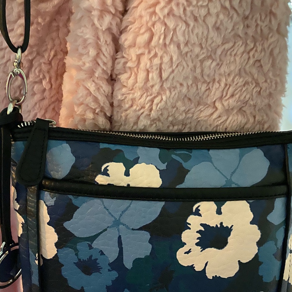 Nicole Hiller Blue/White Floral 9.5”x7” Handbag